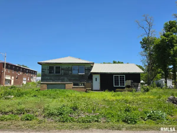 102 S Grove Street, Middletown, IL 62666