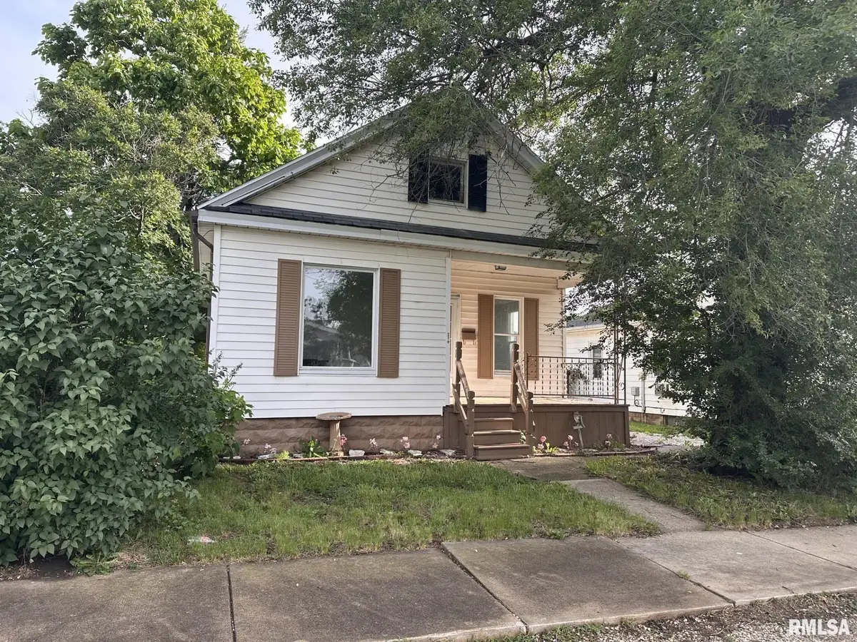 210 Richards Street, Jacksonville, IL 62650 - #1
