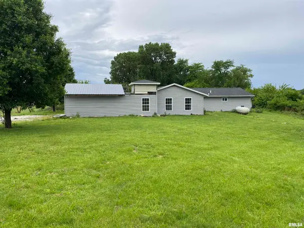 2067 New Lake Road, Jacksonville, IL 62650