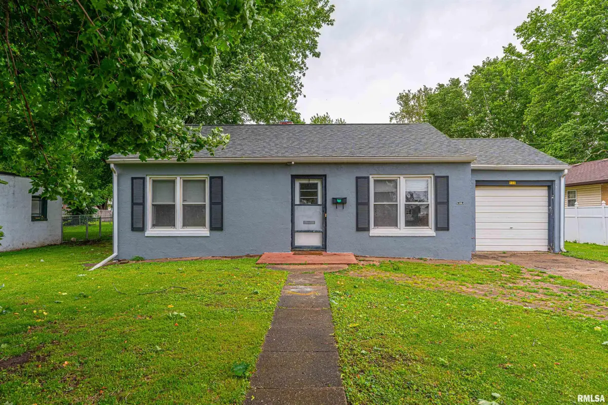516 W Elm Street, Mason City, IL 62664 - #1