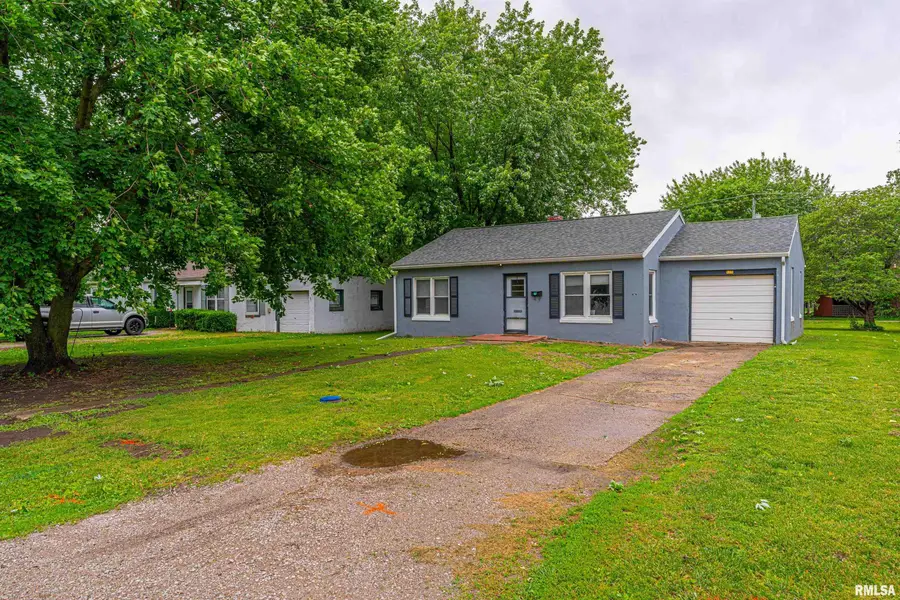 516 W Elm Street, Mason City, IL 62664 - #2