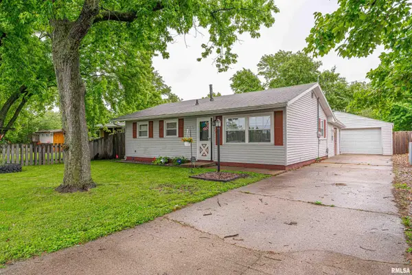 728 Bryan Avenue, Lincoln, IL 62656