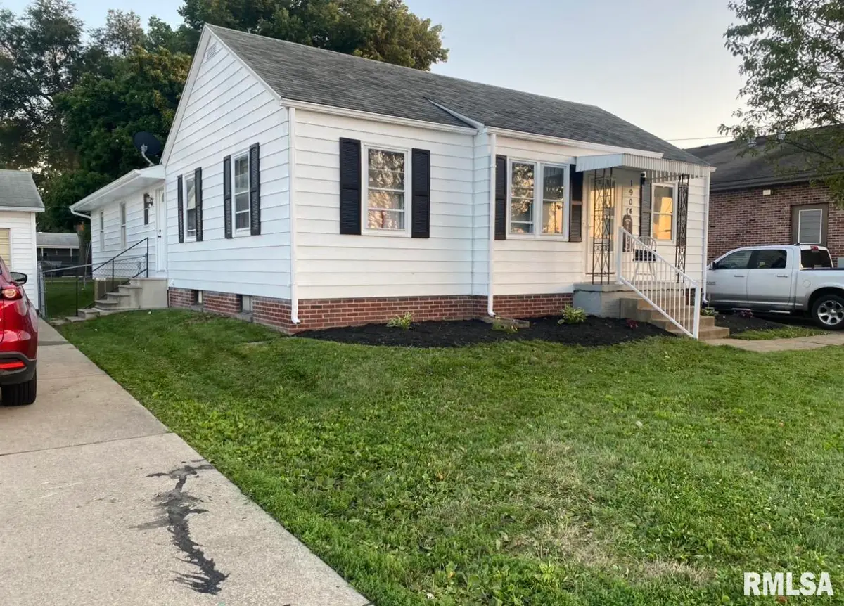 1904 E Sangamon Avenue, Springfield, IL 62702 - #1
