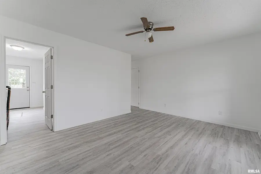 1213 Short 11th Street, Lincoln, IL 62656 - #3