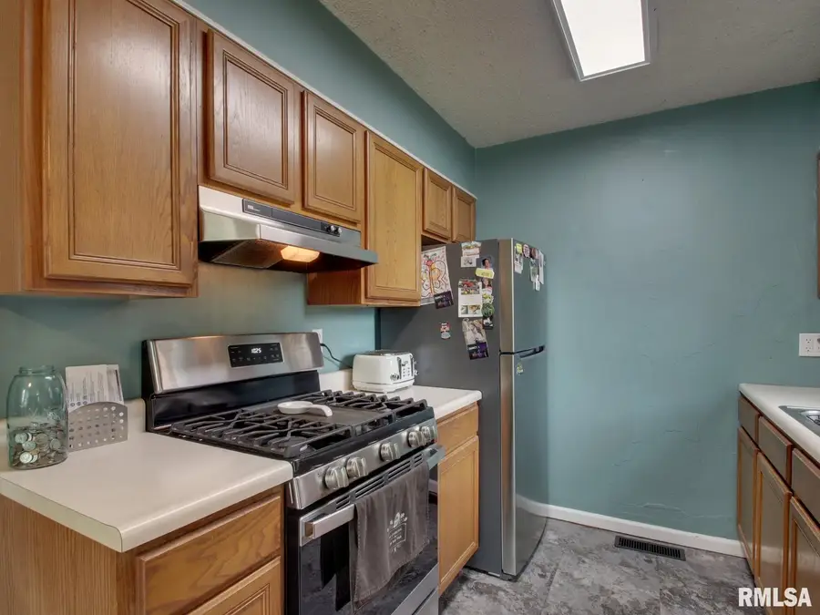 1431 N 6th Street, Quincy, IL 62301 - #3