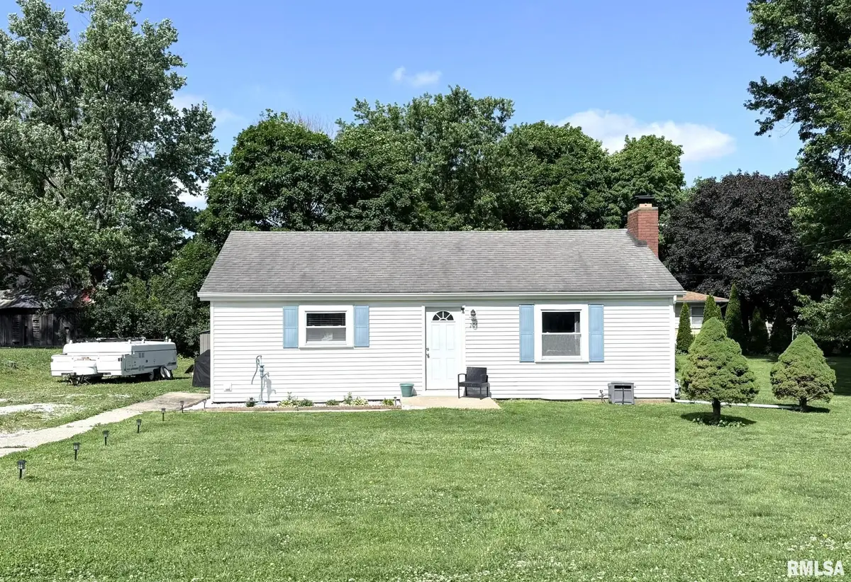 201 S Olin Street, Altona, IL 61414 - #1