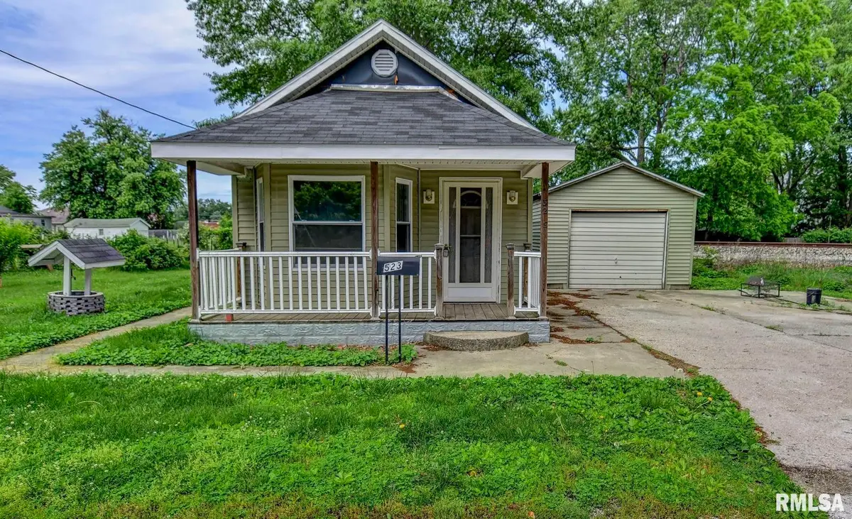 523 S Walnut Street, Taylorville, IL 62568 - #1