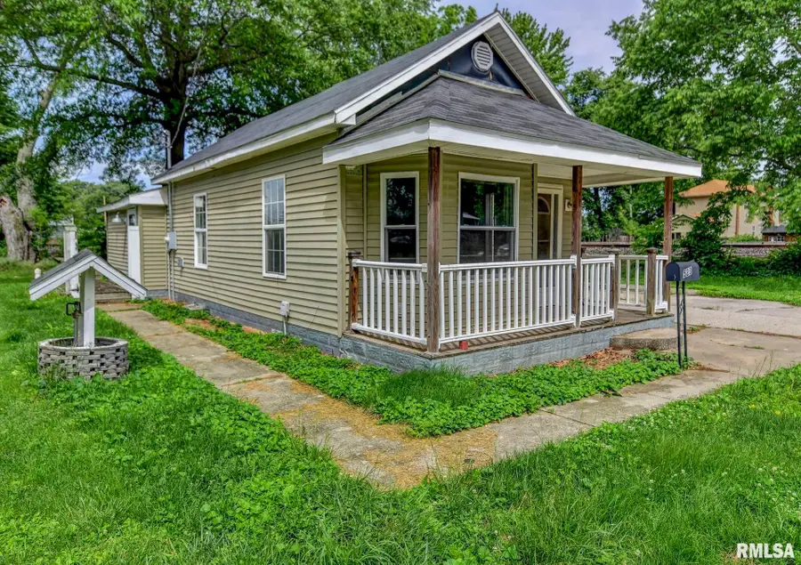 523 S Walnut Street, Taylorville, IL 62568 - #2