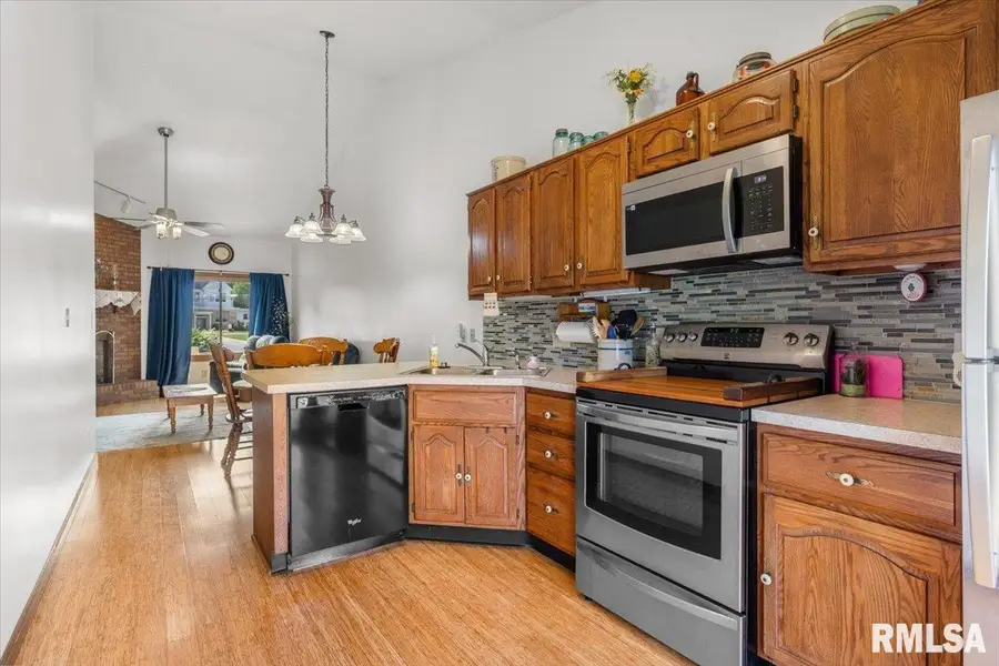 518 N Springfield Street, Virden, IL 62690 - #3