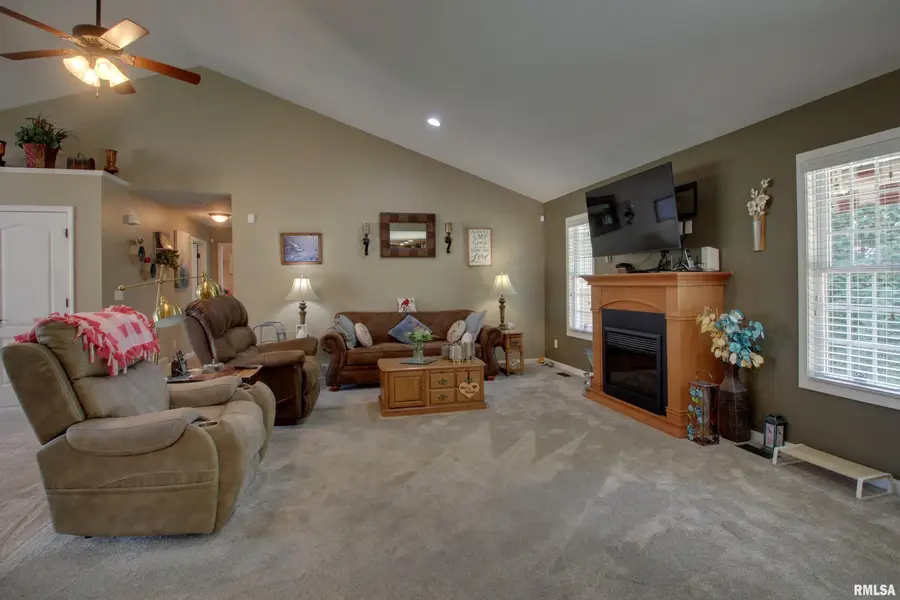 2917 Genevieve Drive, Quincy, IL 62305 - #2