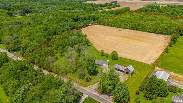 8363 Carle Springs Road, Wapella, IL 61777