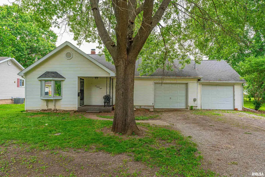628 W Arch Street, Mason City, IL 62664 - #2