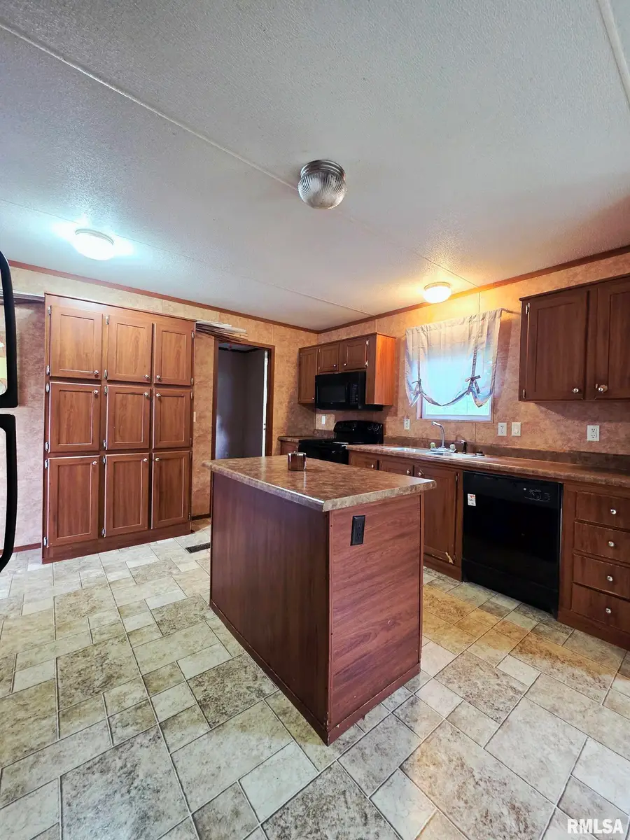 328 Royal Oaks Drive, Quincy, IL 62305 - #2