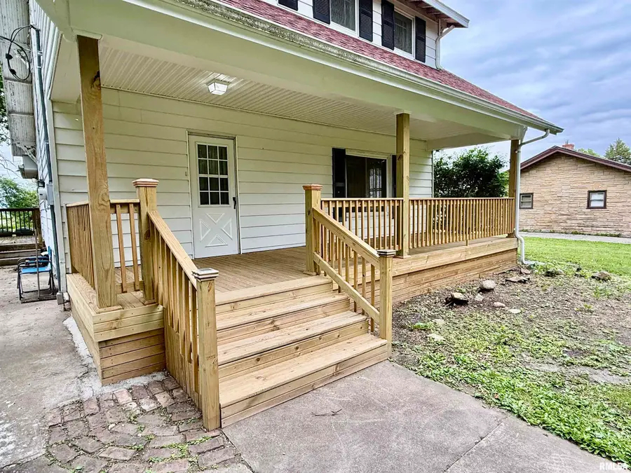 425 Elm Street, Victoria, IL 61485 - #3