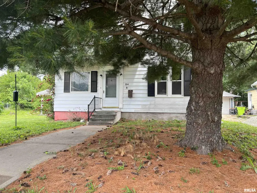 334 E Beecher Avenue, Jacksonville, IL 62650 - #2