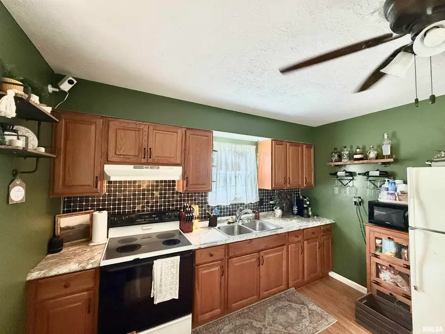 311 N Westgate Avenue, Jacksonville, IL 62650 - #3
