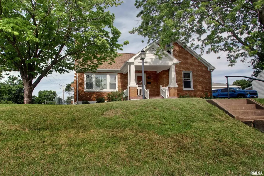 918 S 18th Street, Quincy, IL 62301 - #2