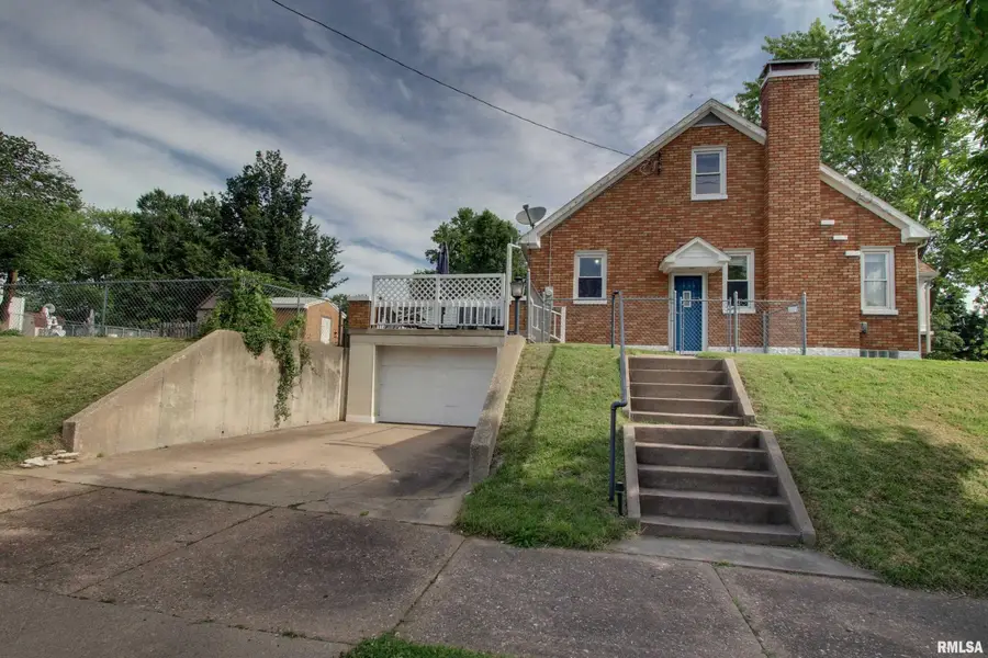 918 S 18th Street, Quincy, IL 62301 - #3