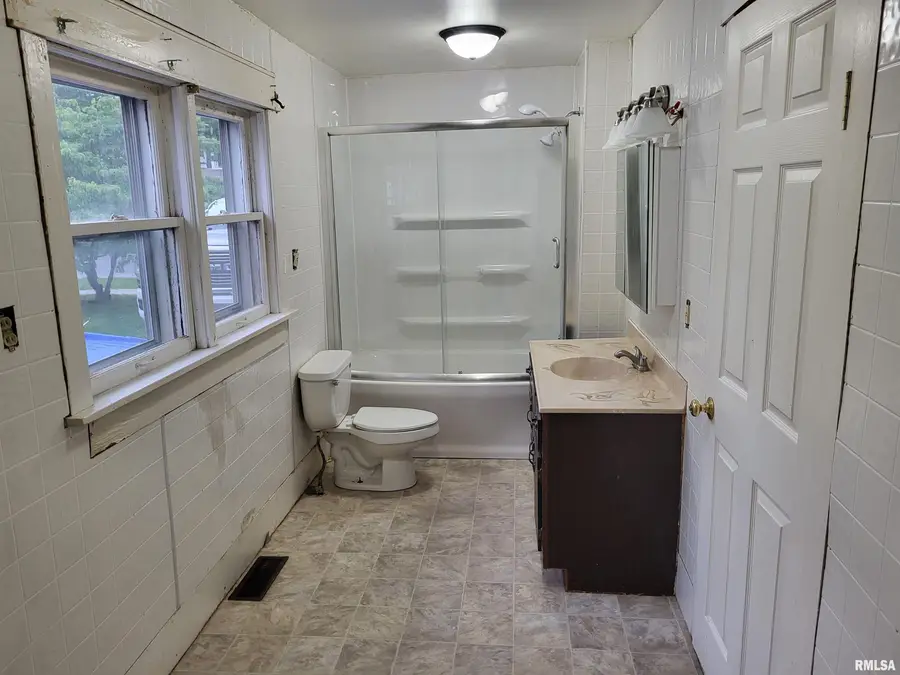 1620 Locust Street, Quincy, IL 62301 - #2