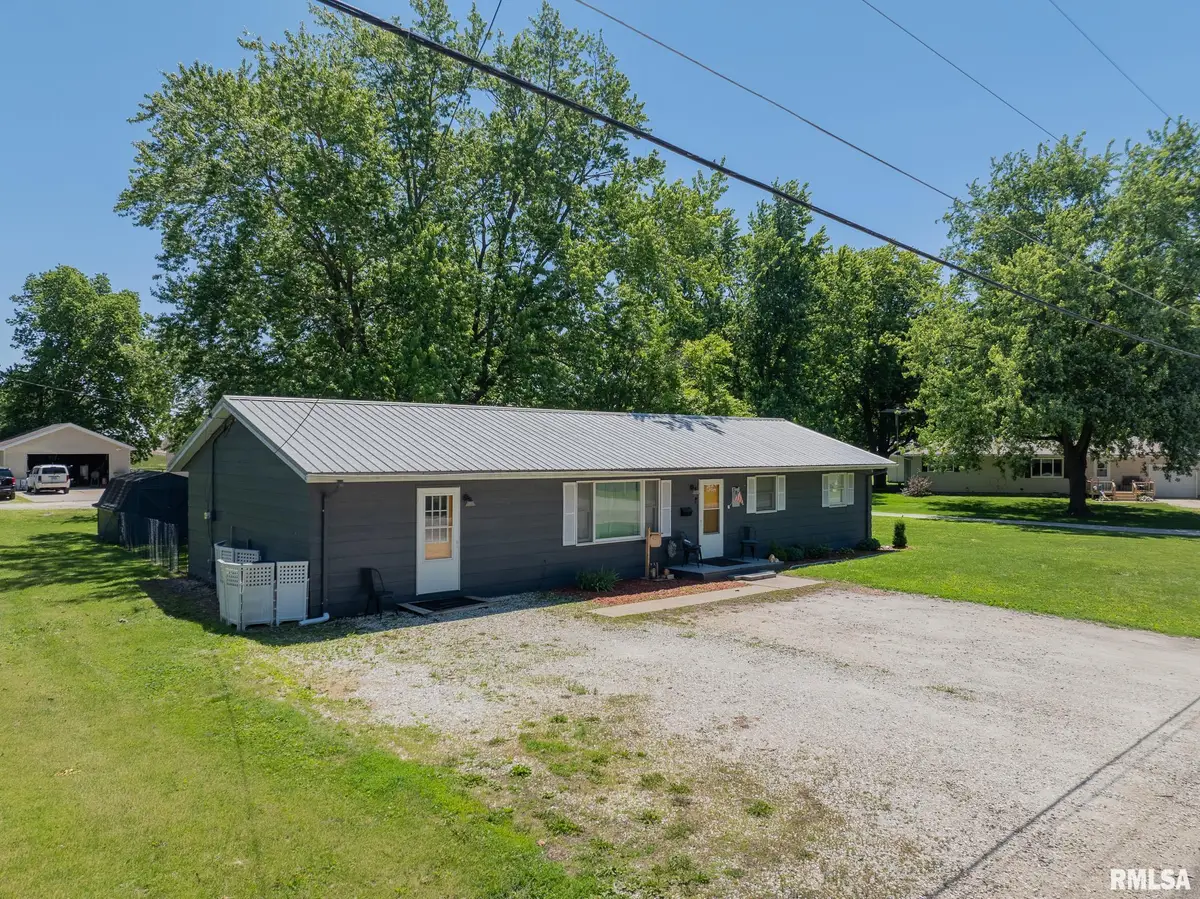 302 S East Street, Abingdon, IL 61410 - #1