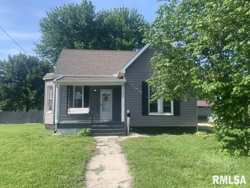 1006 E Lafayette Avenue, Jacksonville, IL 62650 - #1