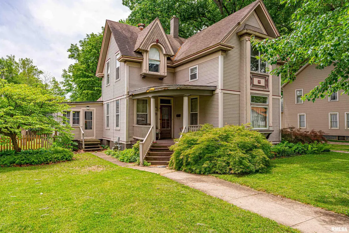 329 6th Street, Lincoln, IL 62656 - #1
