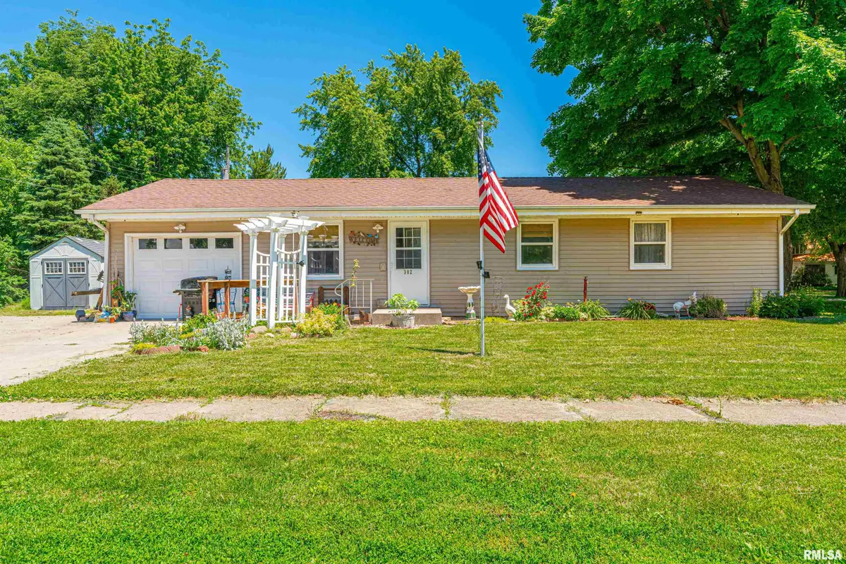 302 NW Walnut Street, Atlanta, IL 61723 - #1