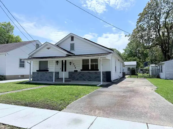 704 E Elm Street, Taylorville, IL 62568