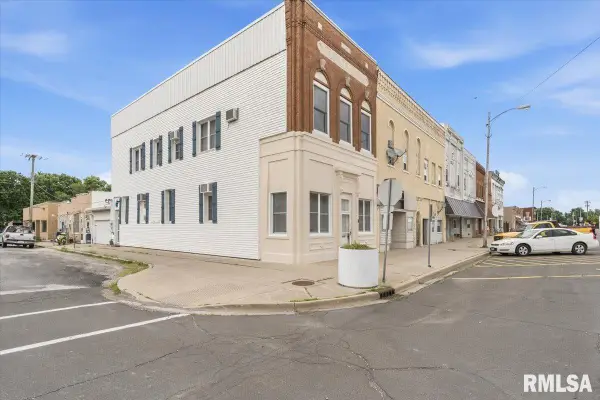 174 W Center Street, Girard, IL 62640