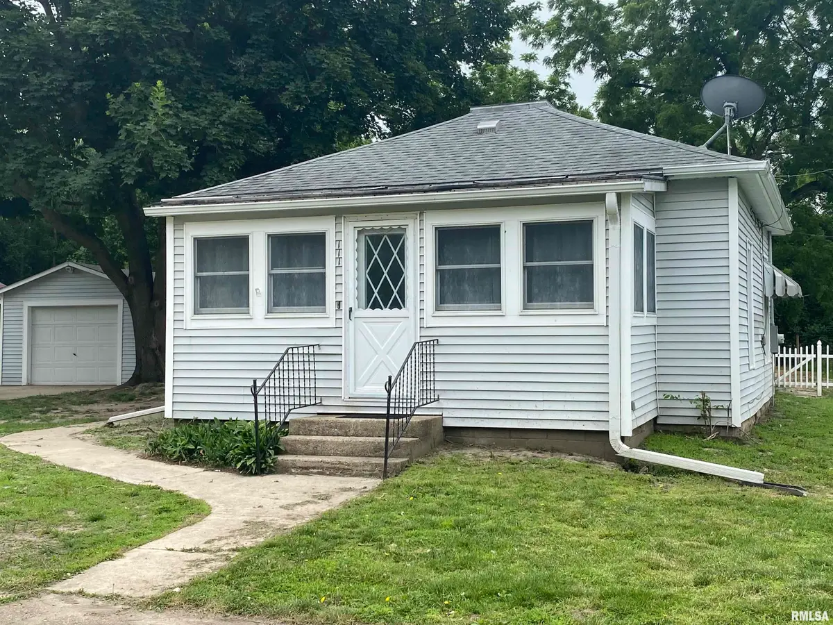 111 E Piper Street, Bluffs, IL 62621 - #1