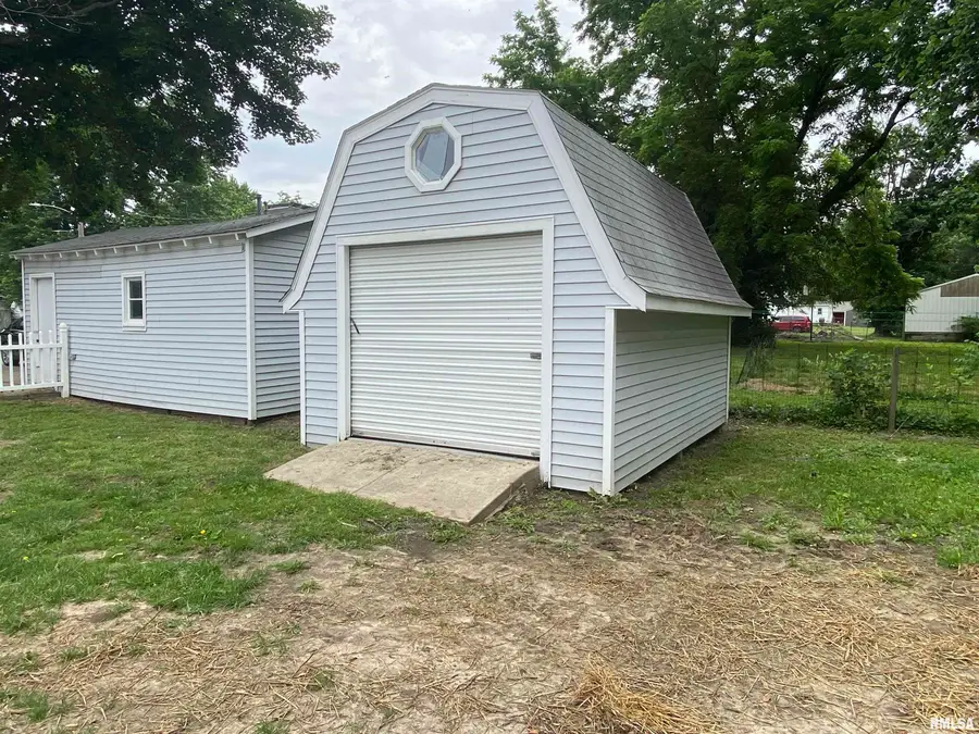 111 E Piper Street, Bluffs, IL 62621 - #3