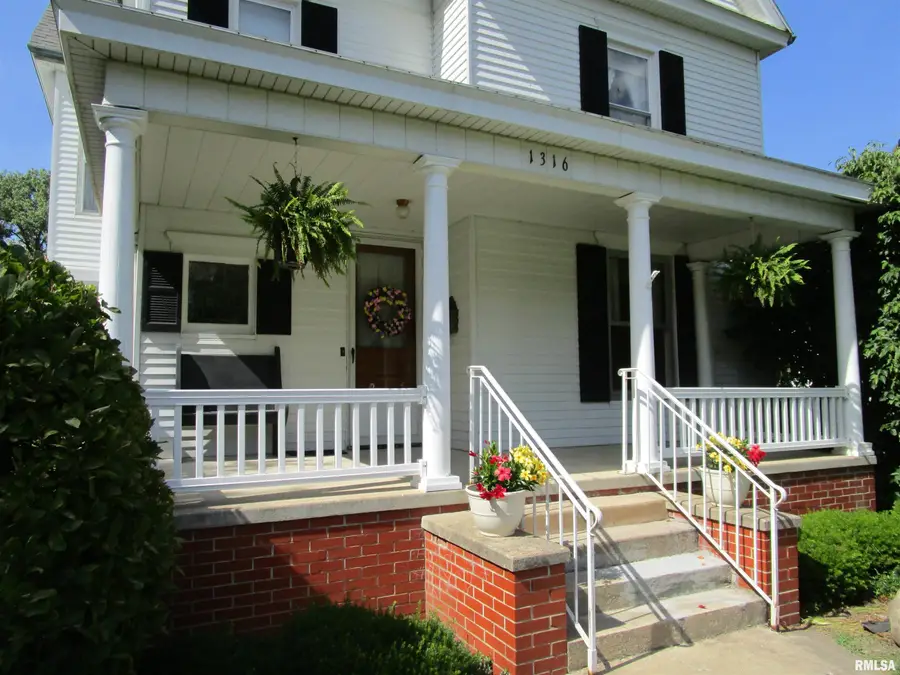 1316 W State Street, Jacksonville, IL 62650 - #3