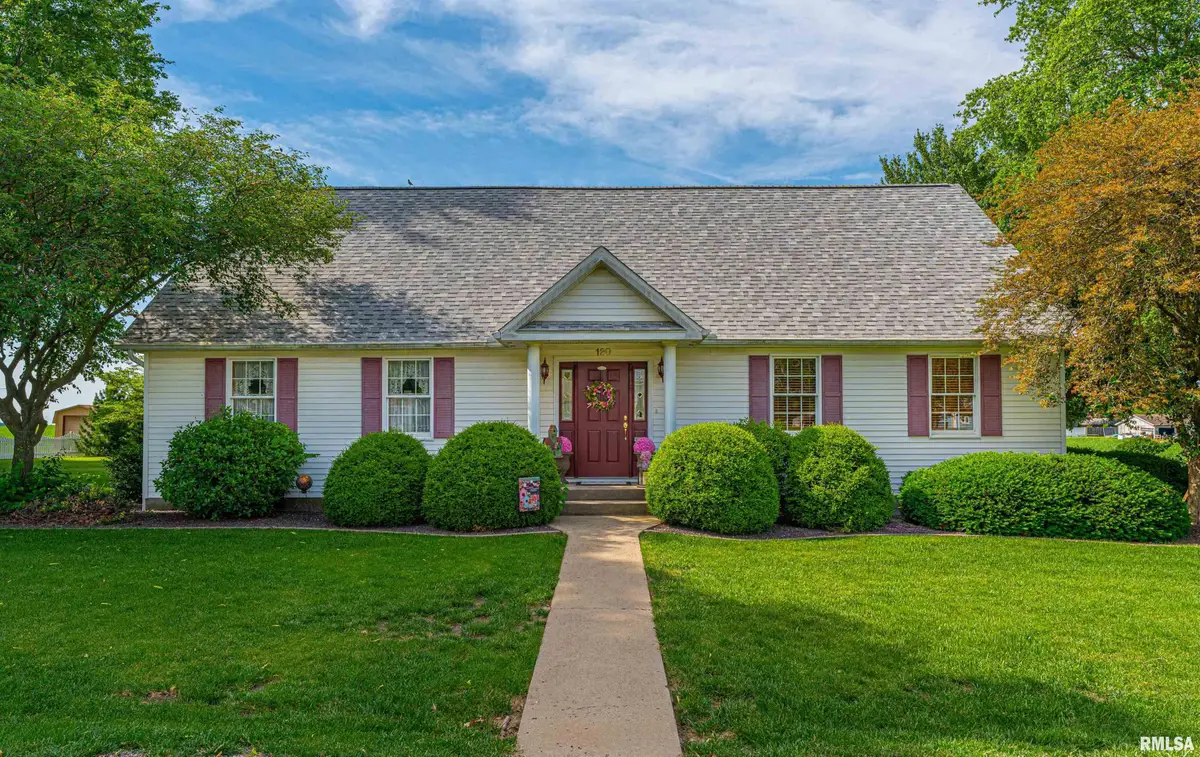 120 W German Avenue, Mount Pulaski, IL 62548 - #1