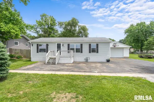 318 N Constant Street, Dawson, IL 62520