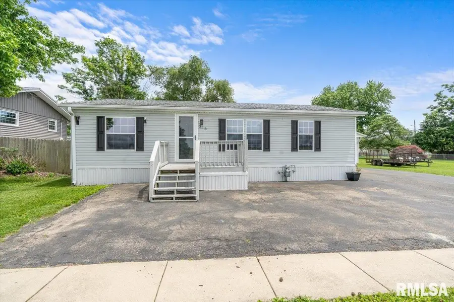 318 N Constant Street, Dawson, IL 62520 - #2