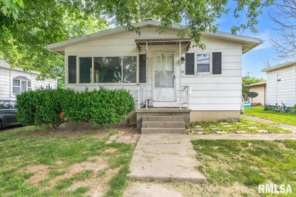 34 W Kenney Street, Divernon, IL 62530