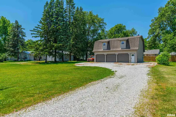 207 S Stewart Street, McLean, IL 61754