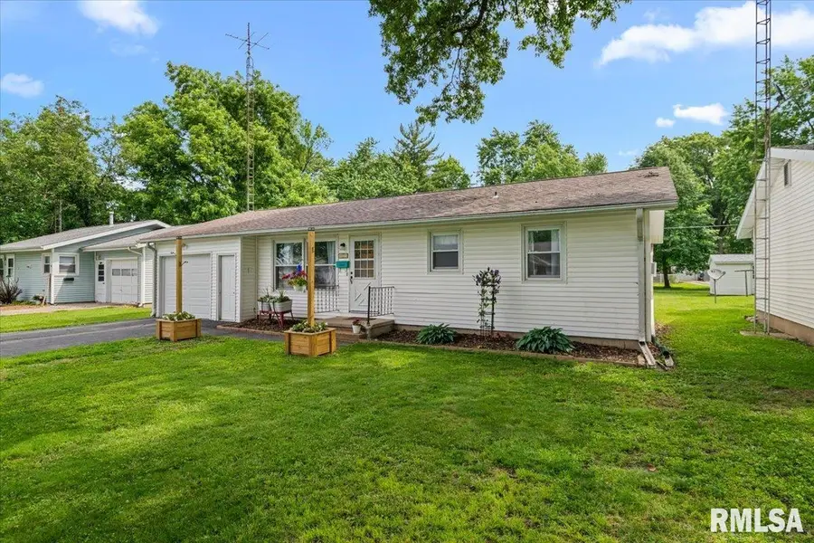 216 N Oak Street, Nokomis, IL 62075 - #3