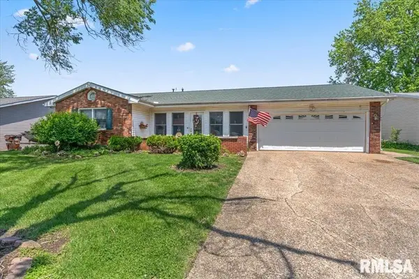 1208 Pine Lane, Auburn, IL 62615