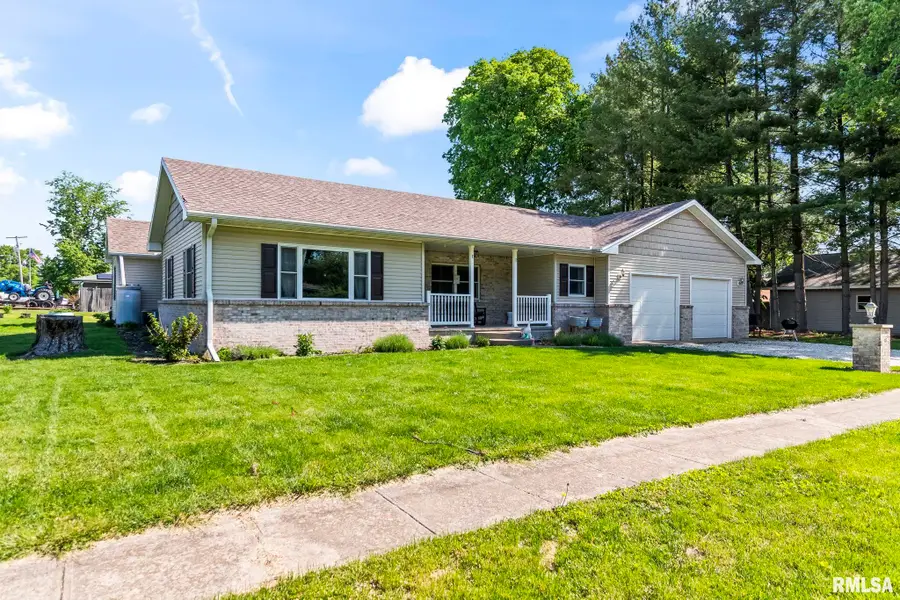 415 W Franklin Street, Ashland, IL 62612 - #3