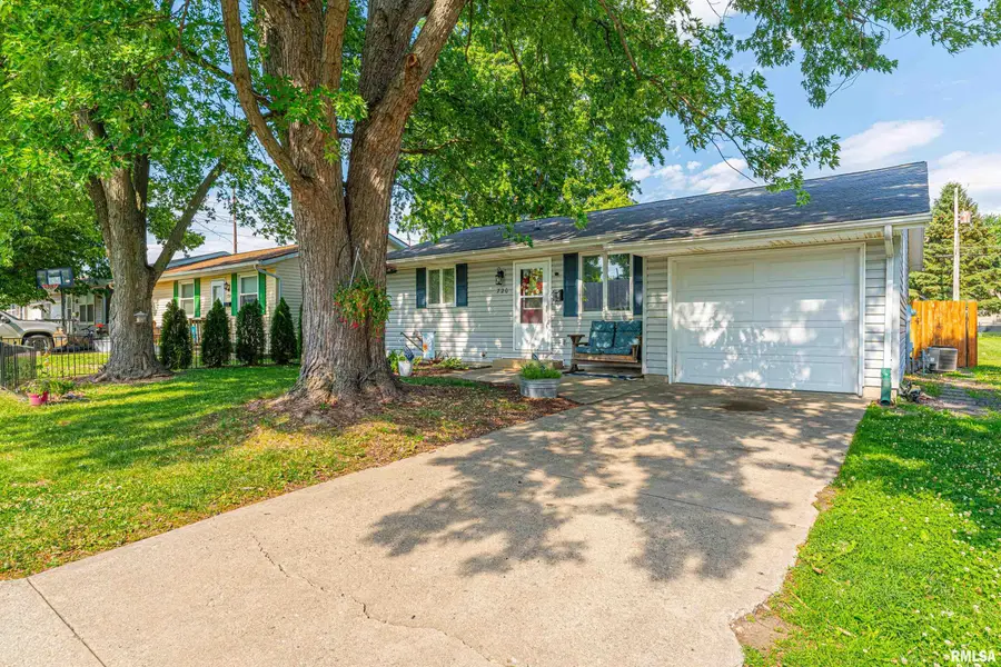 720 Palmer Avenue, Lincoln, IL 62656 - #2