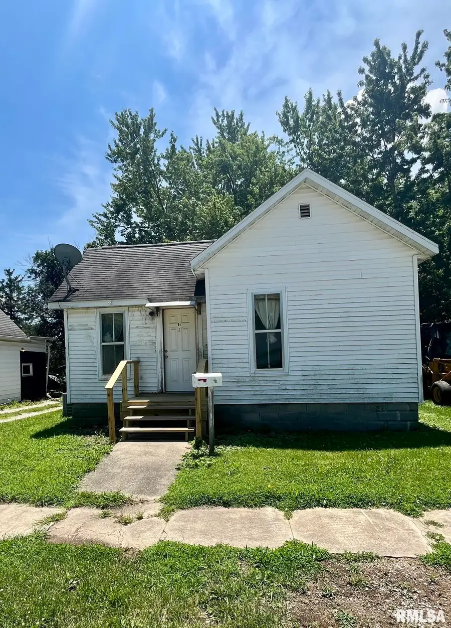 610 E Gandy Street, Taylorville, IL 62568 - #2