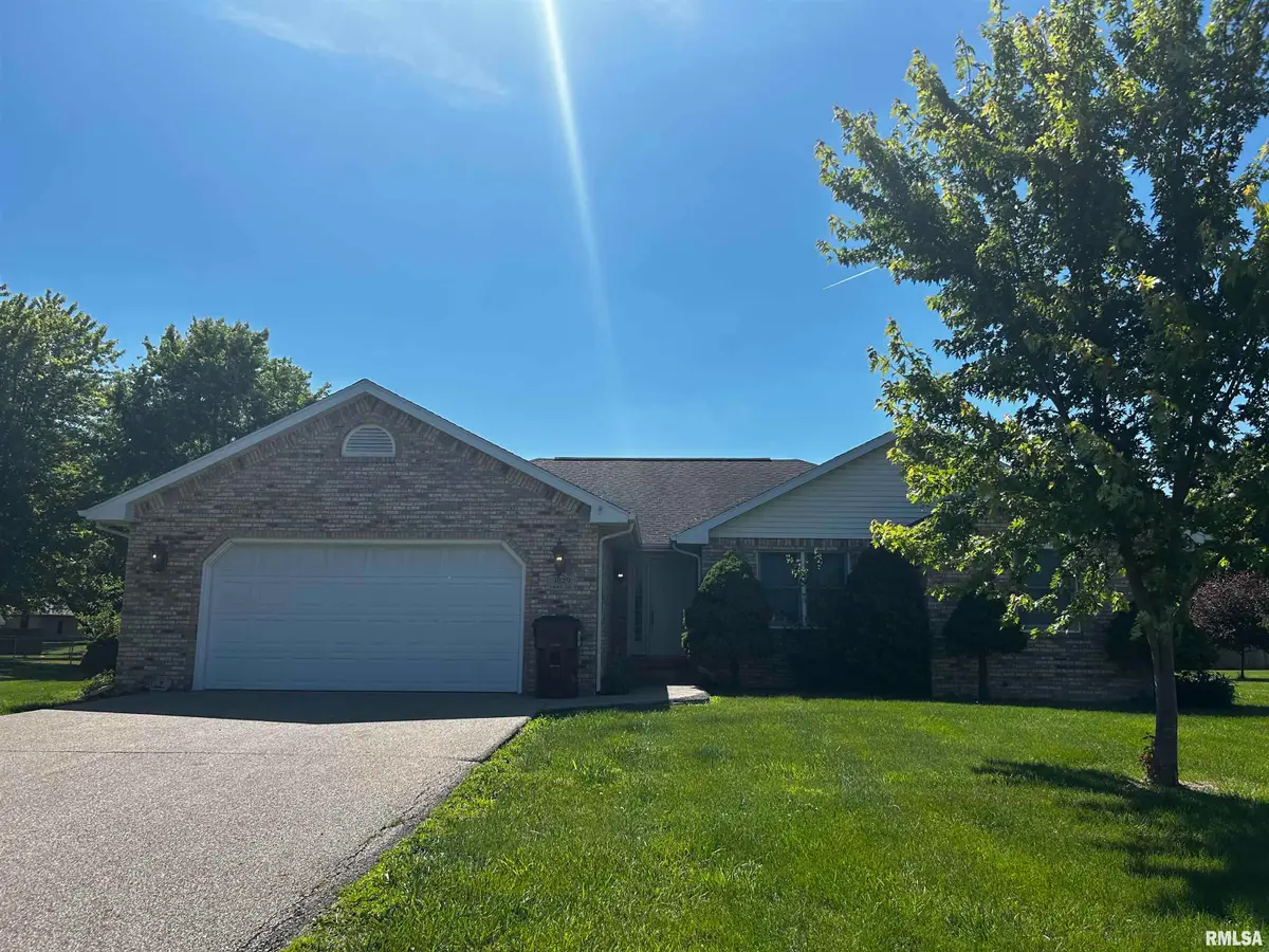 3829 Lake Drive, Taylorville, IL 62568 - #1