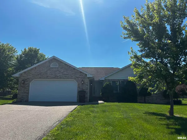 3829 Lake Drive, Taylorville, IL 62568