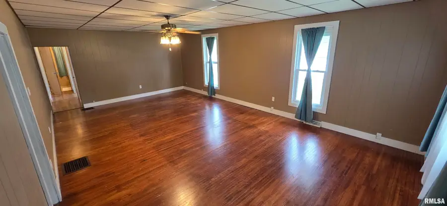 205 E Washington Street, Edinburg, IL 62531 - #3