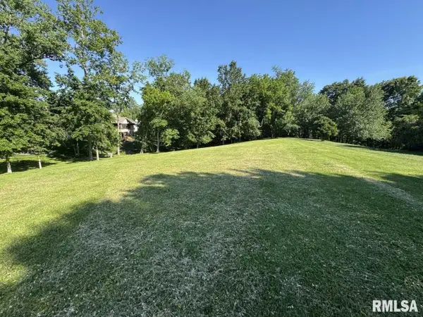 1402 Hawthorne Chase, Sherman, IL 62684-9424