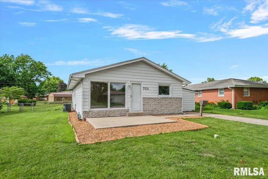 701 Samuel Street, Taylorville, IL 62568 - #2