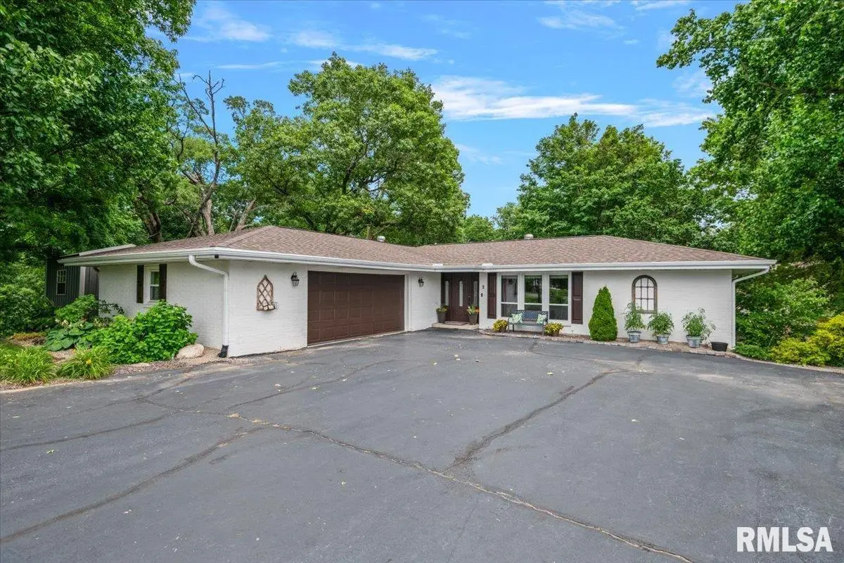 6 Glenco Court, Taylorville, IL 62568 - #1