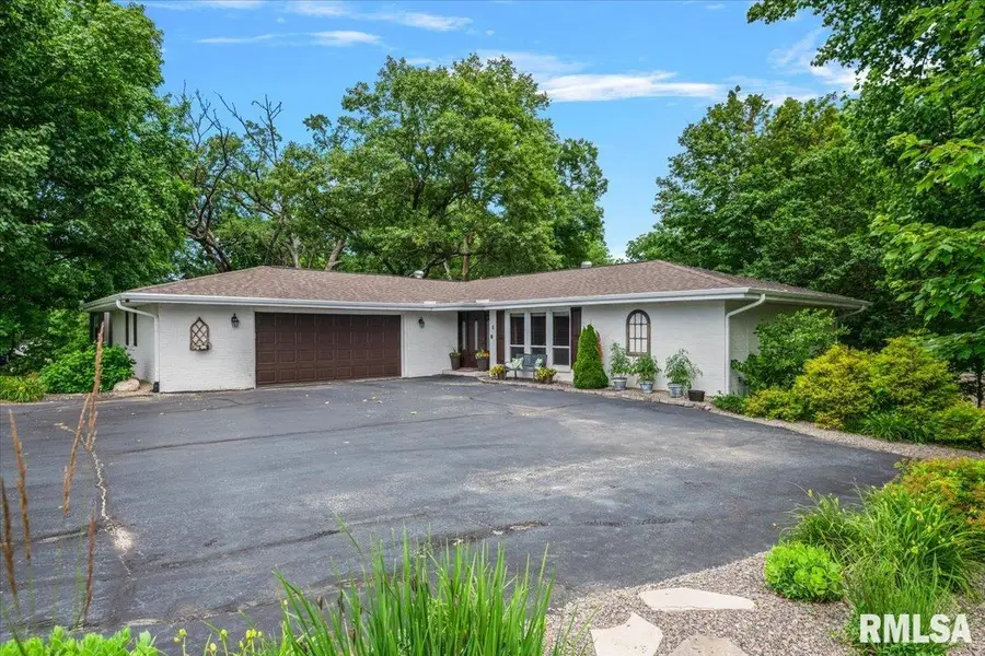 6 Glenco Court, Taylorville, IL 62568 - #2