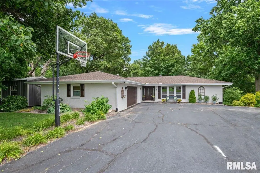 6 Glenco Court, Taylorville, IL 62568 - #3